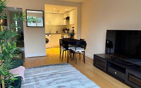 Mapesbury Dell Apartment